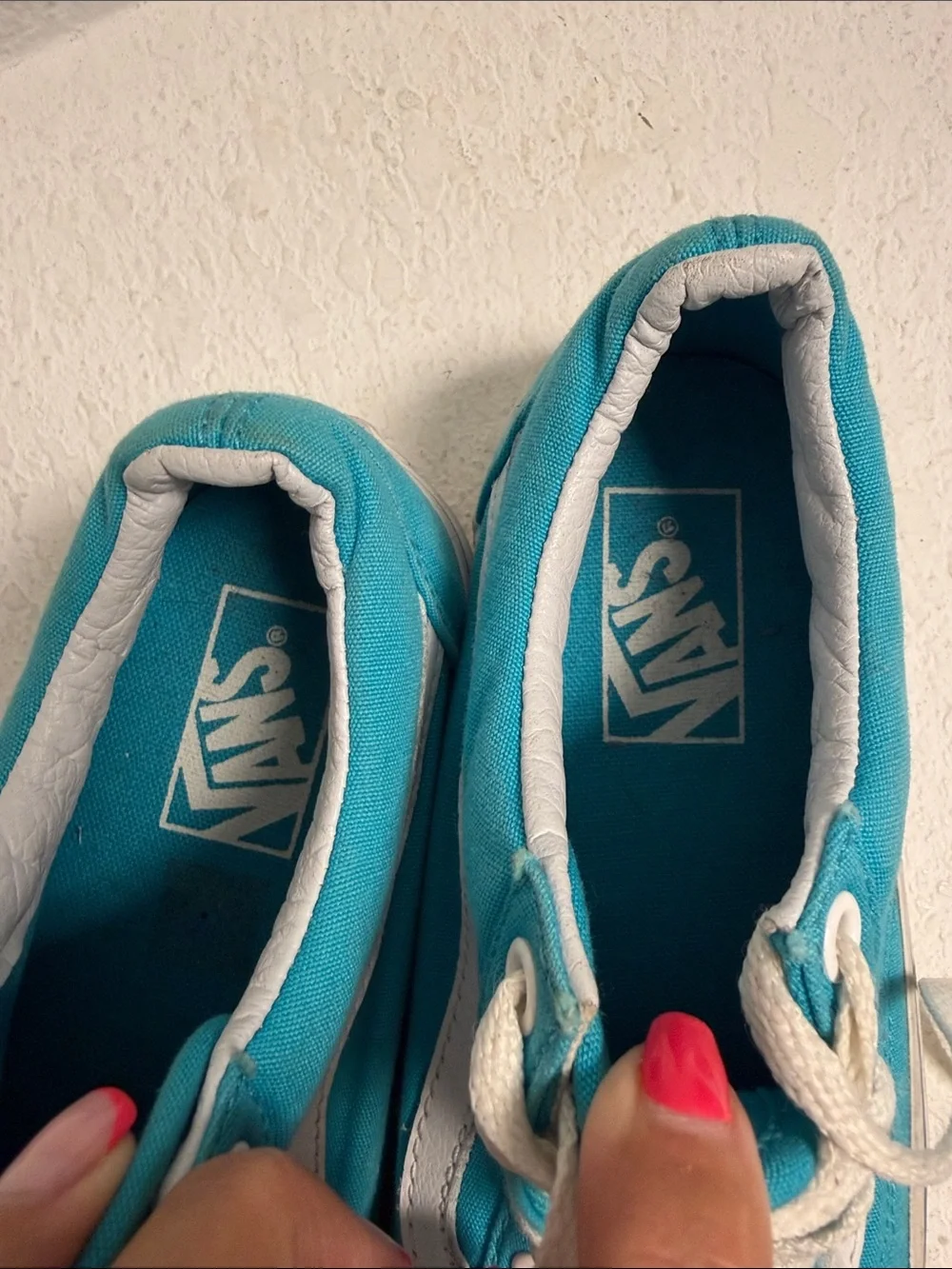 N/A bright turquoise